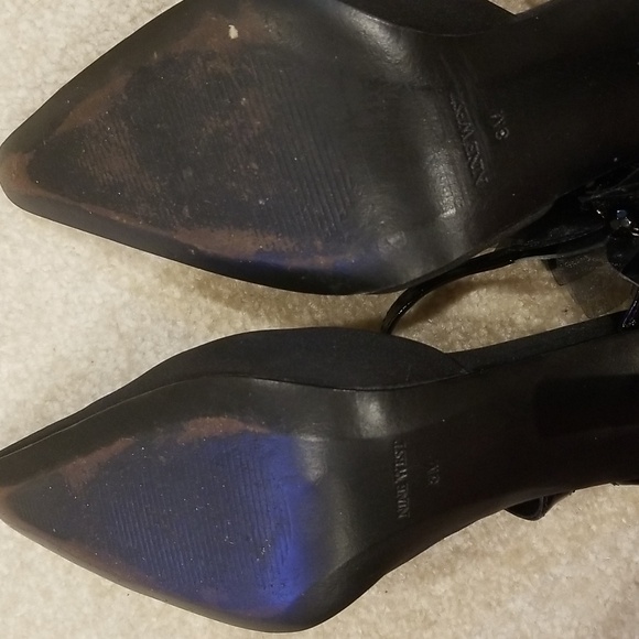 Beautiful satin Nine West dressy shoe - Picture 6 of 7